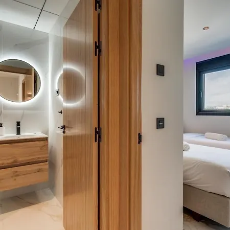 Luxurious Newly Built Townhouse Close To The *