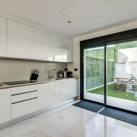 Luxurious Newly Built Townhouse Close To The *