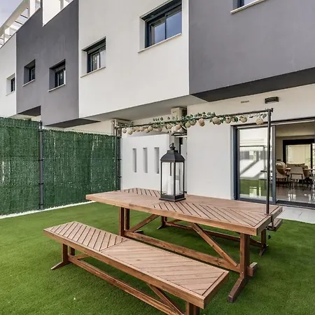 Luxurious Newly Built Townhouse Close To The Lejlighed