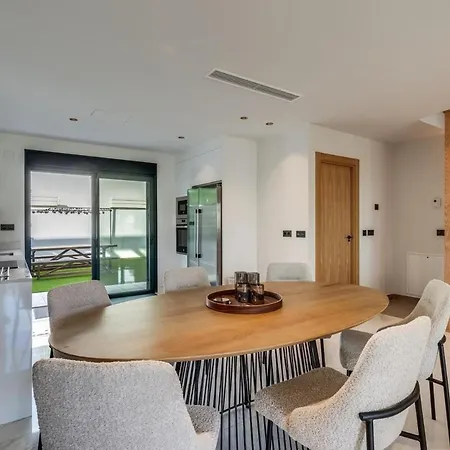 Appartement Luxurious Newly Built Townhouse Close To The *