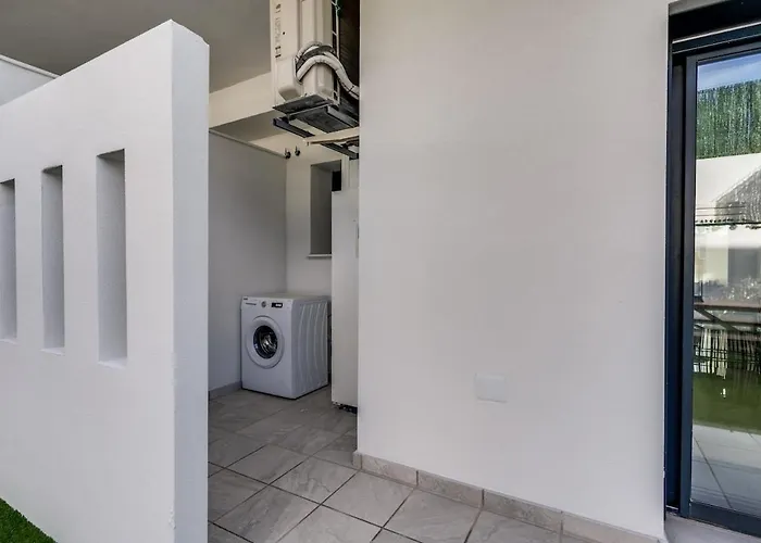 Luxurious Newly Built Townhouse Close To The Апартаменты *