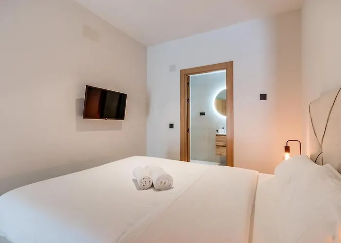 Luxurious Newly Built Townhouse Close To The Апартаменты *