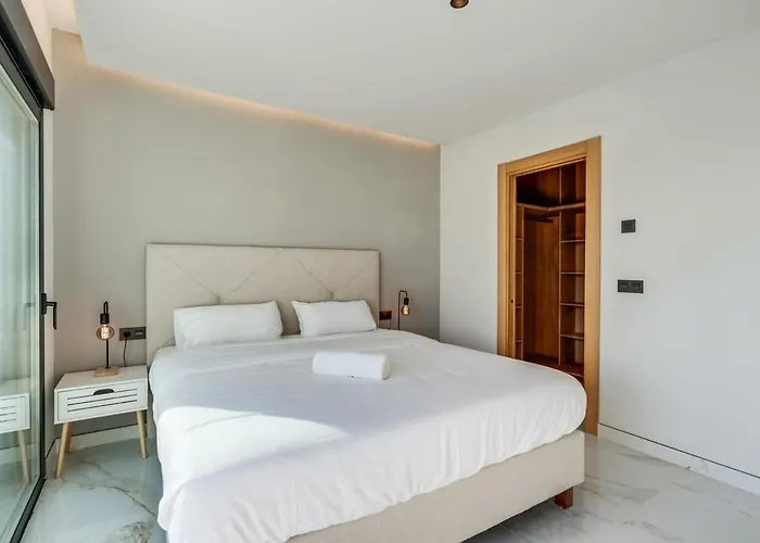 Luxurious Newly Built Townhouse Close To The Торремолинос