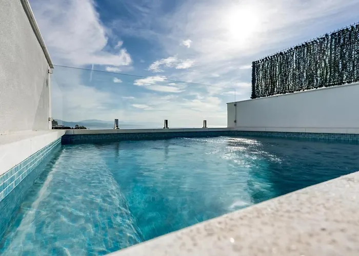 Luxurious Newly Built Townhouse Close To The Апартаменты *