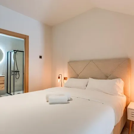 Luxurious Newly Built Townhouse Close To The * Τορρεμολίνος
