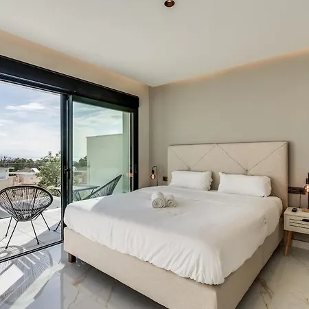 Luxurious Newly Built Townhouse Close To The Τορρεμολίνος