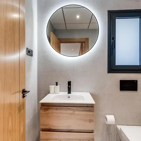Διαμέρισμα Luxurious Newly Built Townhouse Close To The *