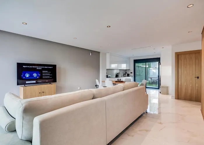 Luxurious Newly Built Townhouse Close To The Apartamento