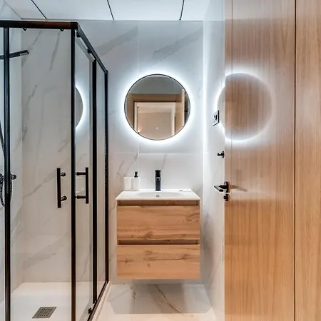 Luxurious Newly Built Townhouse Close To The アパート トレモリノス