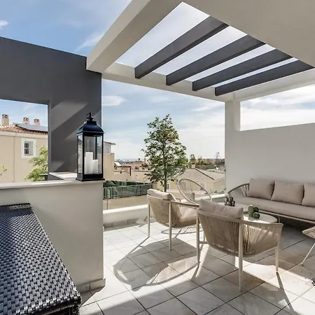 Luxurious Newly Built Townhouse Close To The