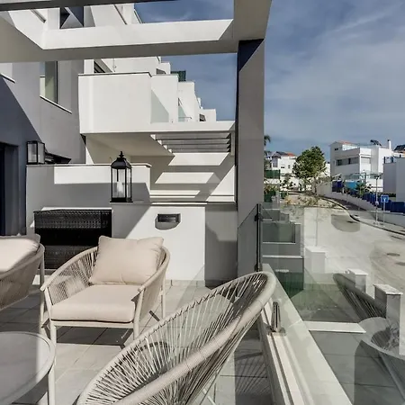 Luxurious Newly Built Townhouse Close To The Apartment *