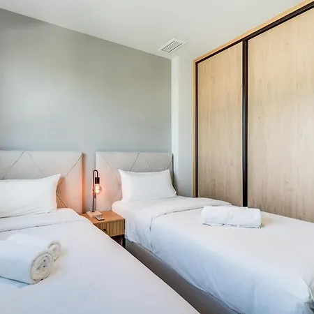 アパート Luxurious Newly Built Townhouse Close To The トレモリノス