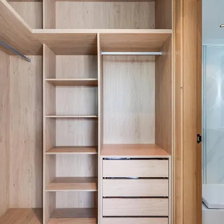 アパート Luxurious Newly Built Townhouse Close To The