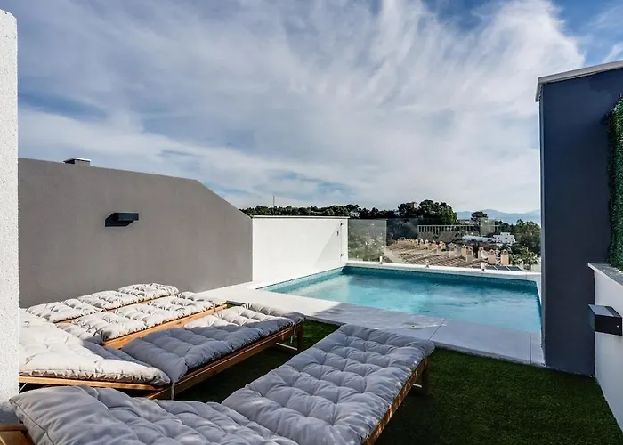 Apartment Luxurious Newly Built Townhouse Close To The *