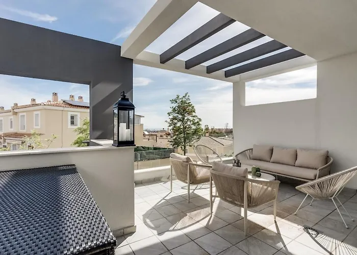 Luxurious Newly Built Townhouse Close To The