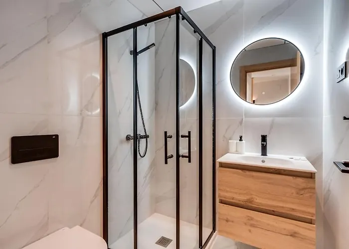 Luxurious Newly Built Townhouse Close To The Apartment