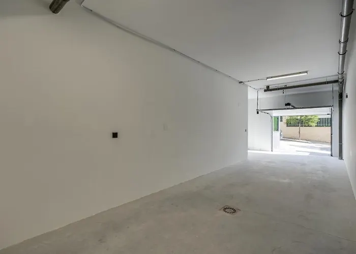 Apartment Luxurious Newly Built Townhouse Close To The