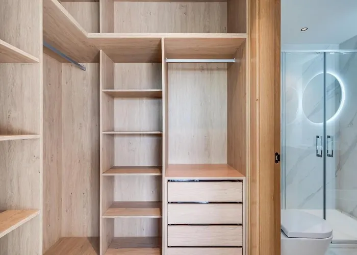 Apartment Luxurious Newly Built Townhouse Close To The